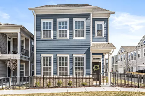 1004 Astor Ln, Carmel, IN 46032