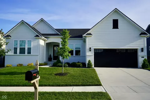 804 Whispering Oaks Dr, Carmel, IN 46032