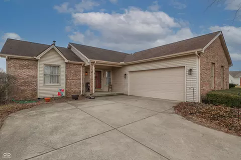 3637 Bonaventure Ct, Columbus, IN 47203
