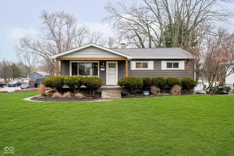 900 W Oak St, Zionsville, IN 46077