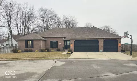 1050 Lapwing Ct, Columbus, IN 47203