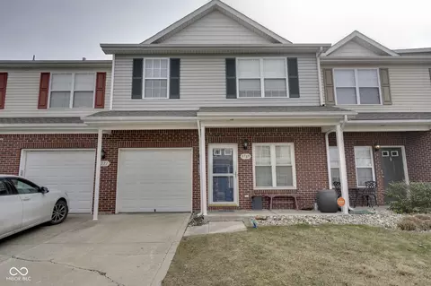 9769 Green Knoll Dr, Noblesville, IN 46060