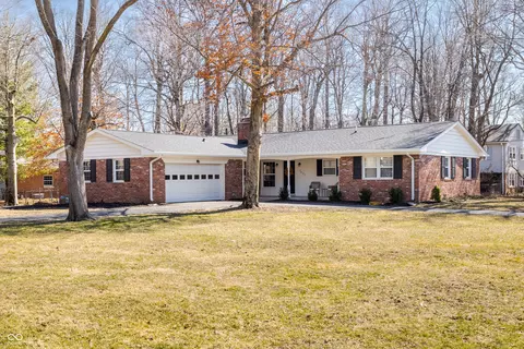 1621 Nottingham Dr, Indianapolis, IN 46240