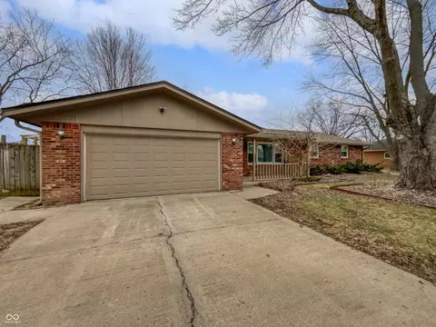 1825 E 49th St, Anderson, IN 46013