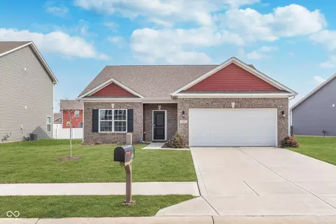 389 Longleaf Ln, Greenfield, IN 46140