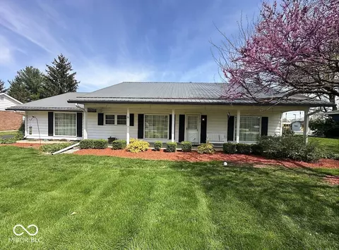 1406 Durham Dr, Crawfordsville, IN 47933