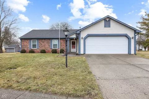 7463 Pebblebrooke Dr W, Indianapolis, IN 46236