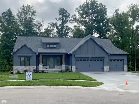 3604 Maple Ridge Dr, Columbus, IN 47201