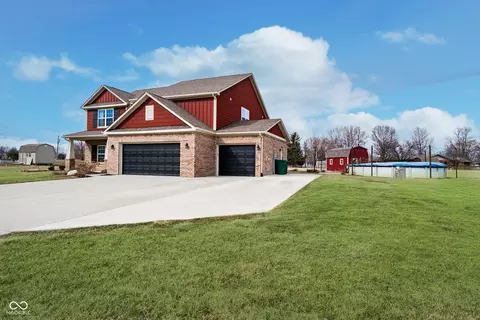 6880 W Jennifer Dr, Greenfield, IN 46140