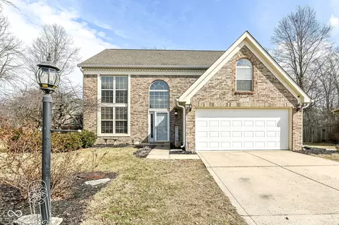 9046 Glass Chimney Ln, Fishers, IN 46037