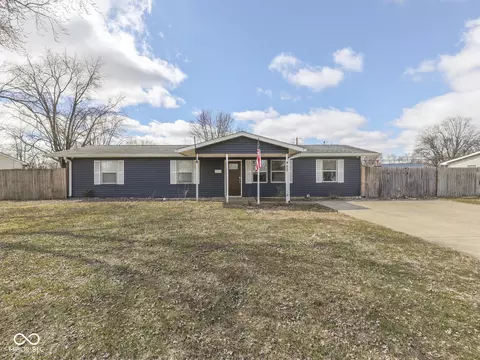 912 Sweetbriar Ave, Whiteland, IN 46184