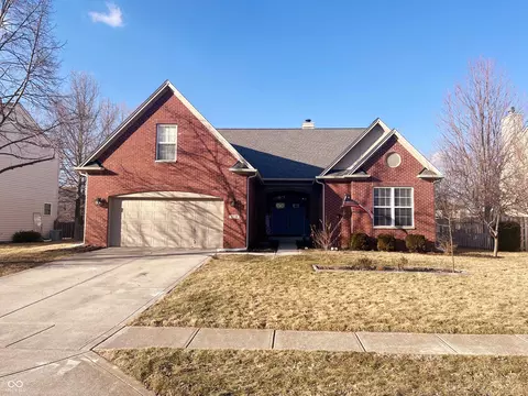 9978 Niagara Dr, Fishers, IN 46037