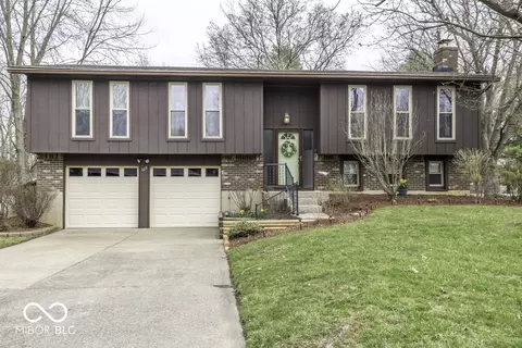 615 Shady Creek Dr, Greenwood, IN 46142