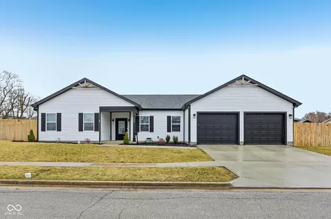 705 S 2nd St, Frankfort, IN 46041