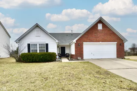 1055 Berrywood Dr, Greenwood, IN 46143