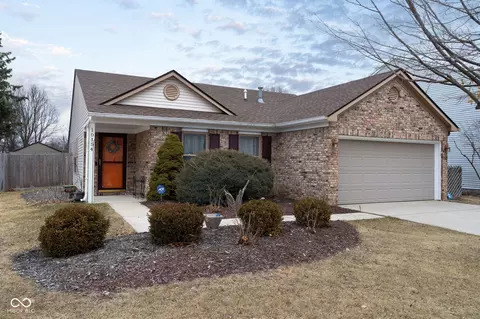 10154 Holly Berry Cir, Fishers, IN 46038