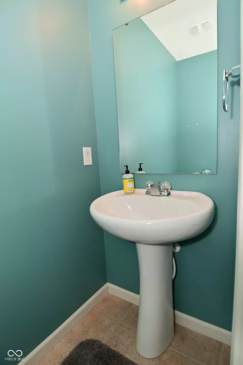 Bath - 2336 Boneset Dr, Plainfield, IN 46168 photo 1 of 5