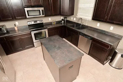Kitchen - 2336 Boneset Dr, Plainfield, IN 46168 photo 3 of 5