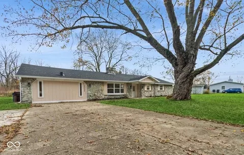 8009 W South Dr, Yorktown, IN 47396