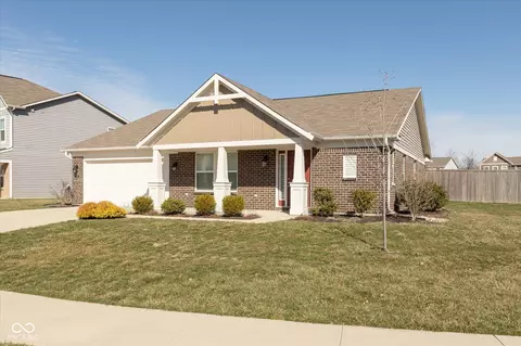 6400 Woodland Ln, Mccordsville, IN 46055