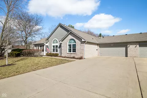5721 Quail Crossing Dr, Indianapolis, IN 46237