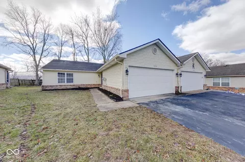 7621 Orchard Village Dr, Indianapolis, IN 46217