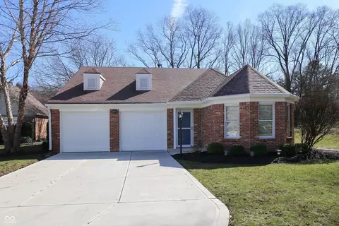 9690 River Oak Ln E, Fishers, IN 46038