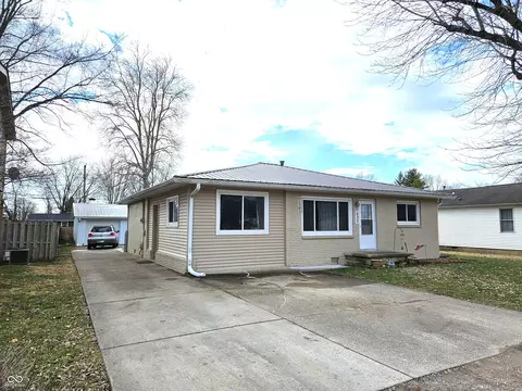 637 9th St, Shelbyville, IN 46176
