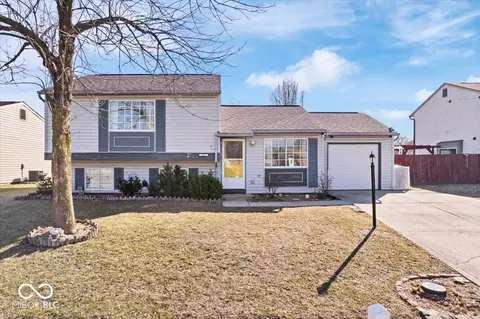 637 Woods Crossing Dr, Indianapolis, IN 46239