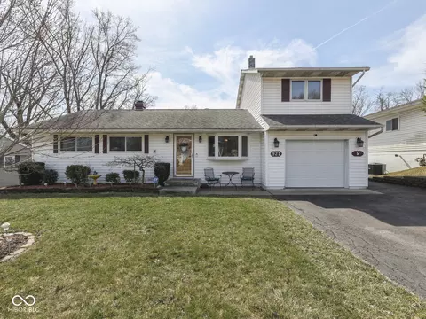 921 W Briarcliff Dr, Bloomington, IN 47404