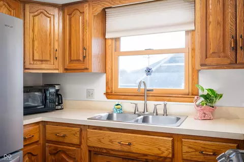 229 W Taylor St, Pendleton, IN 46064 photo 10