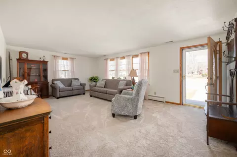 229 W Taylor St, Pendleton, IN 46064 photo 4