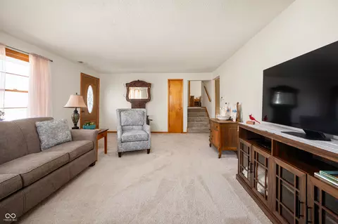 229 W Taylor St, Pendleton, IN 46064 photo 5