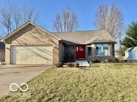 2144 Lori Ct, Terre Haute, IN 47802