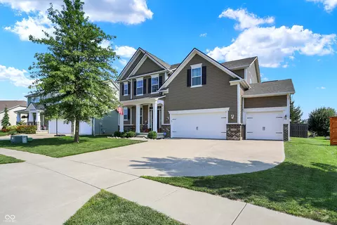 7710 Eagle Crescent Dr, Zionsville, IN 46077