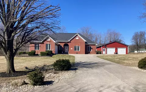 10476 N Prairie Hills Dr, Mooresville, IN 46158