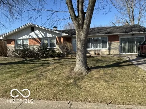 Exterior - 424 Wayside Dr, Plainfield, IN 46168 photo 2 of 4
