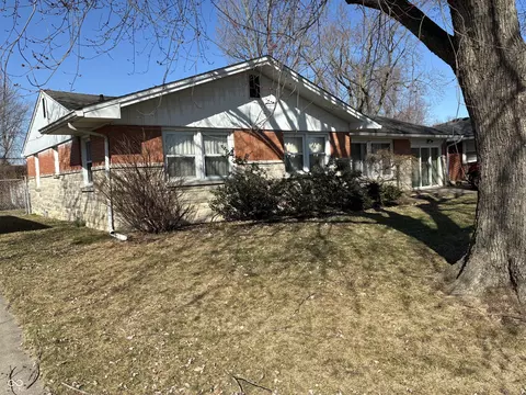 Exterior - 424 Wayside Dr, Plainfield, IN 46168 photo 3 of 4