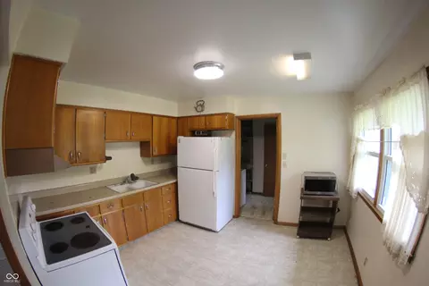 Kitchen - 424 Wayside Dr, Plainfield, IN 46168 photo 2 of 2