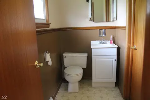 Bath - 424 Wayside Dr, Plainfield, IN 46168 photo 3 of 3