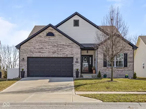 553 Farnham Dr, Westfield, IN 46074