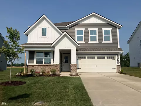 2218 Boxwood Dr, Greenfield, IN 46140