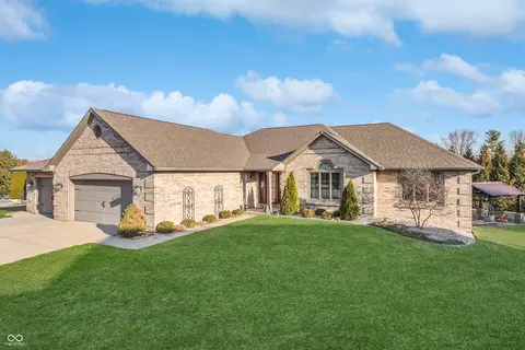 397 Linden Ridge Trl, Greenwood, IN 46142
