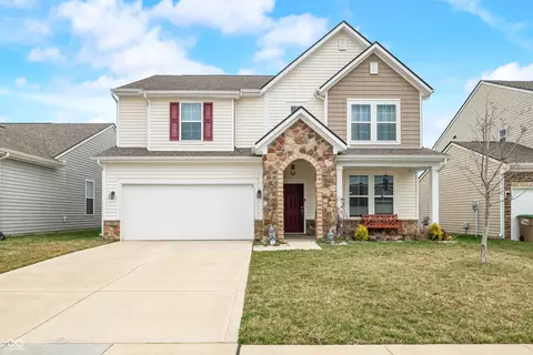 2586 Creek Bank Dr, Columbus, IN 47201