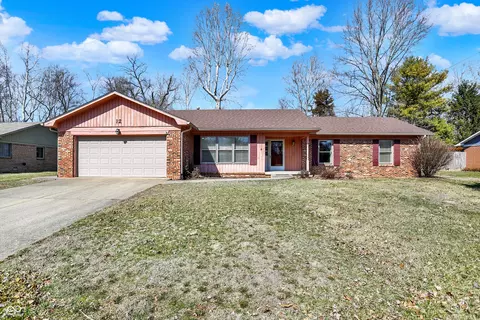 12 Danridge Dr, Danville, IN 46122