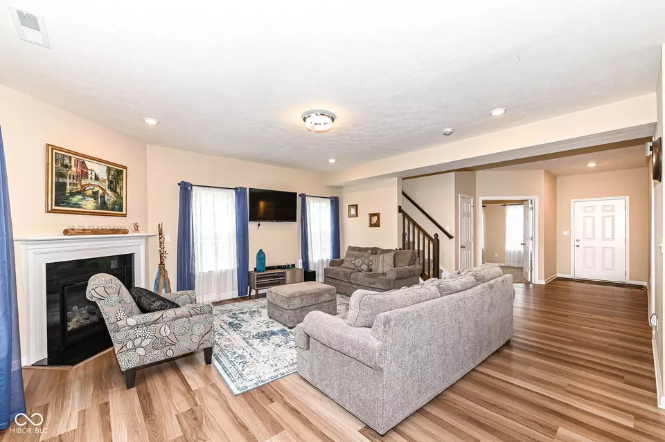 Living - 16406 Taconite Dr, Noblesville, IN 46060 photo 2 of 5