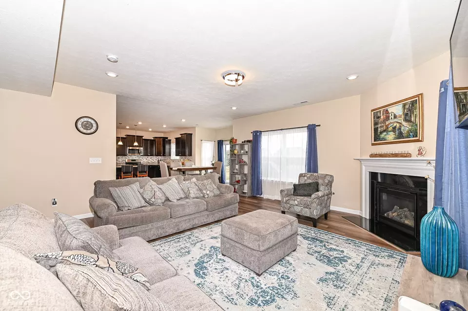 Living - 16406 Taconite Dr, Noblesville, IN 46060 photo 4 of 5