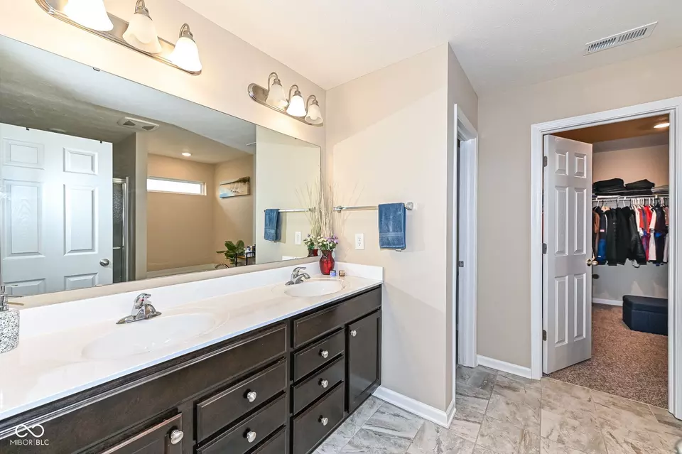 Bath - 16406 Taconite Dr, Noblesville, IN 46060 photo 2 of 4
