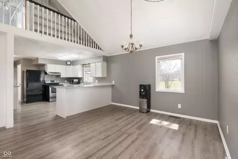 Living - 712 N Pendleton Ave, Pendleton, IN 46064 photo 4 of 4
