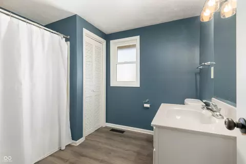 Bath - 712 N Pendleton Ave, Pendleton, IN 46064 photo 1 of 3